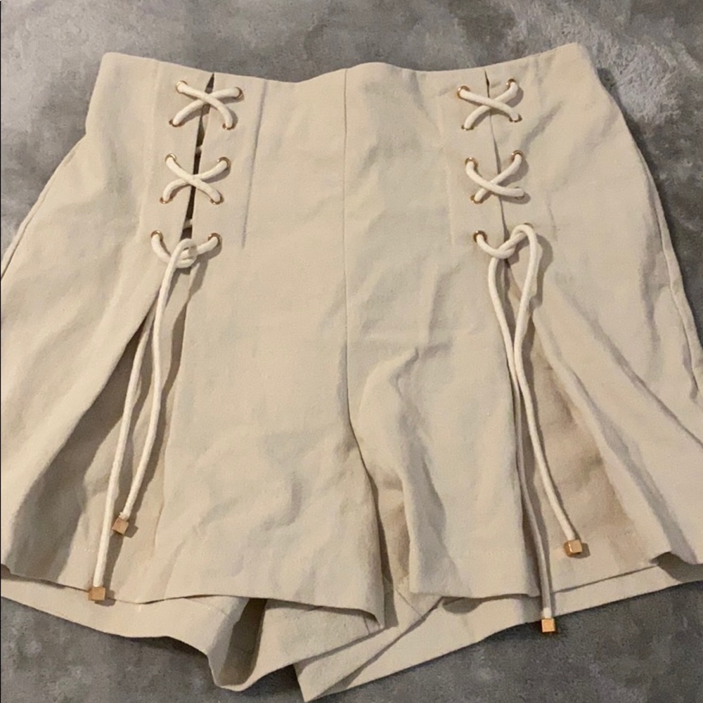 Tan khaki high waisted shorts!